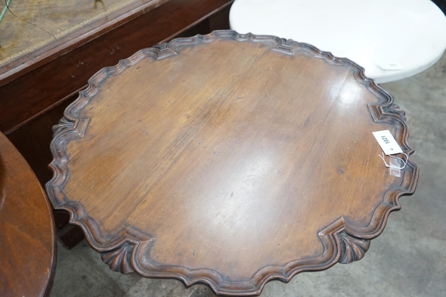 A George III style circular mahogany tilt top tripod tea table, diameter 81cm, height 74cm - Image 2 of 3