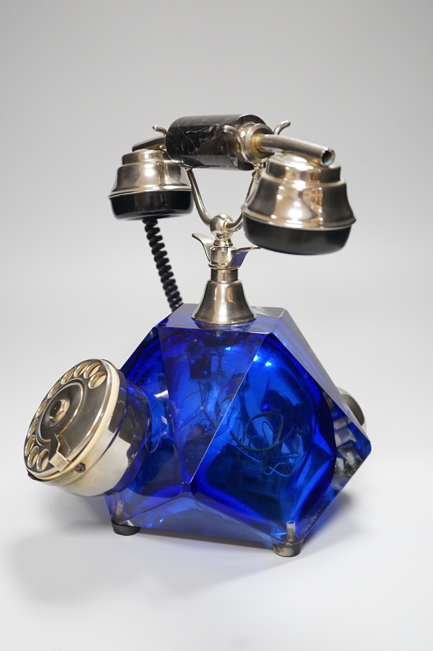 An Italian glass 1960's/70's telephone hand set, 27cm - Image 3 of 6