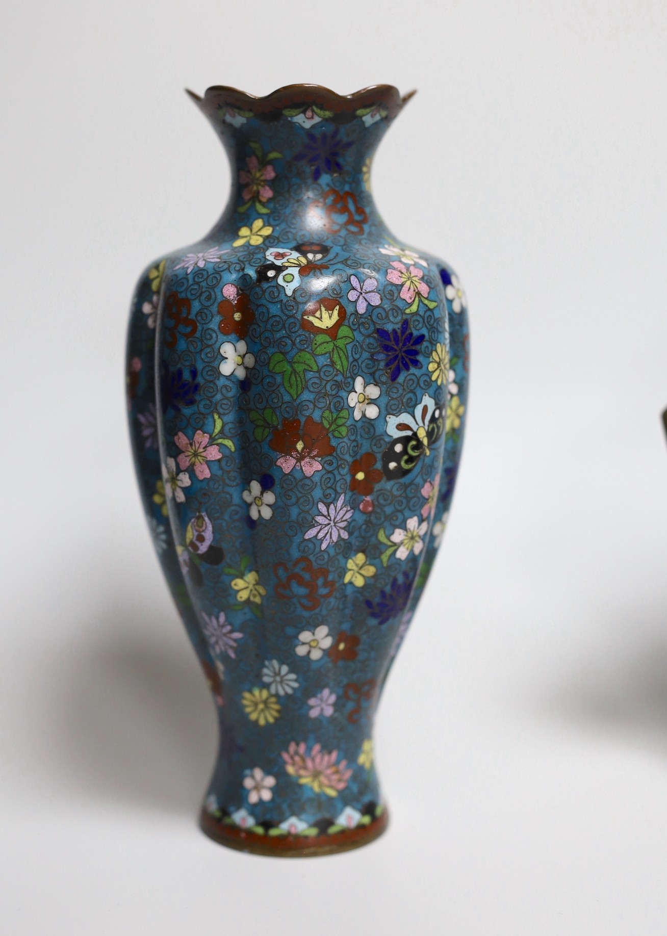 Two pairs of Japanese cloisonné enamel vases and a cloisonné enamel dish tallest 19cm - Image 3 of 6