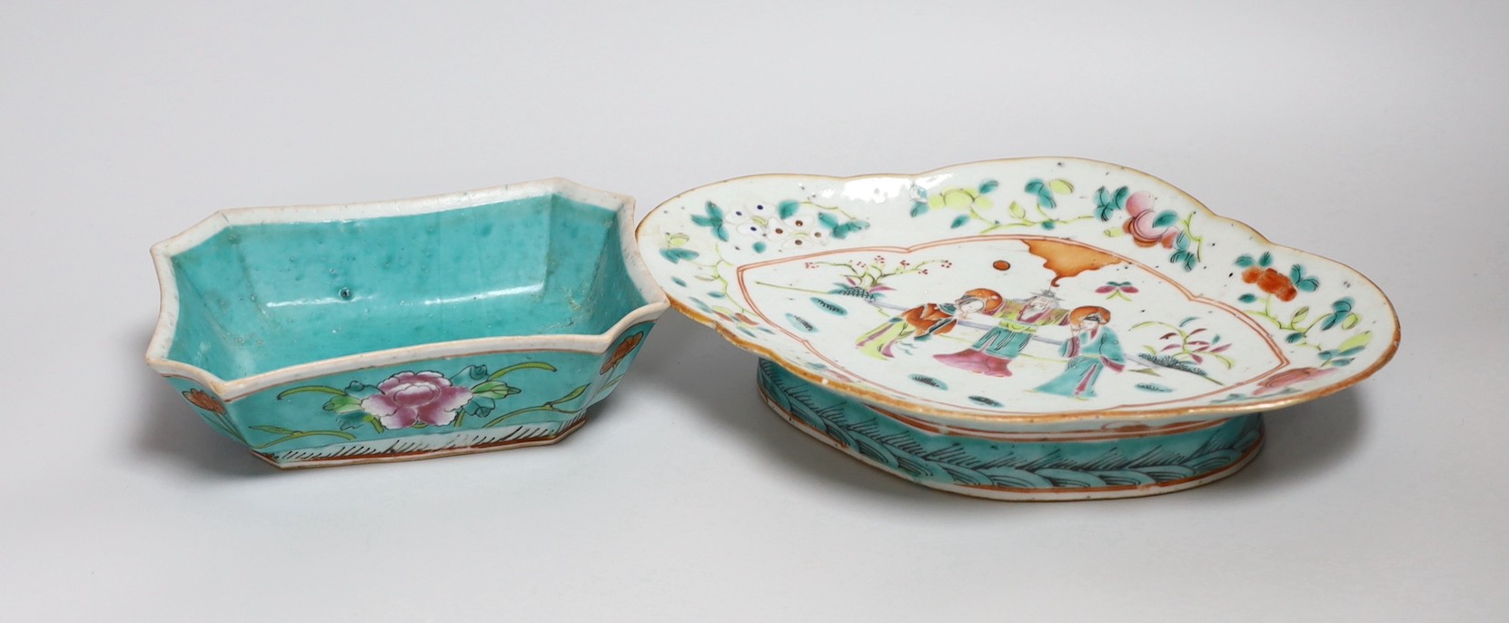Two Chinese famille rose dishes, late 19th/early 20th century, 27cm long