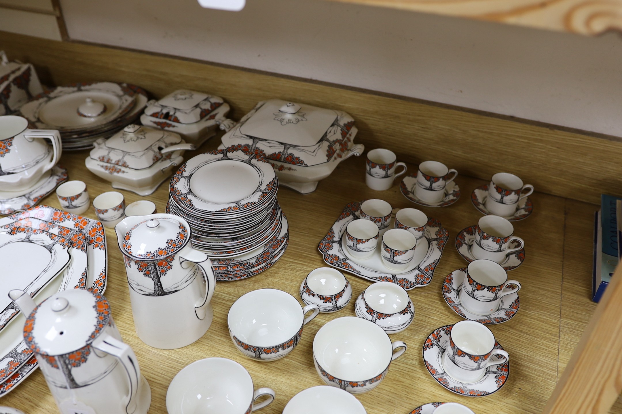 A large quantity of Crown Ducal Orange Tree pattern tea, coffee and dinner wares - Image 3 of 6