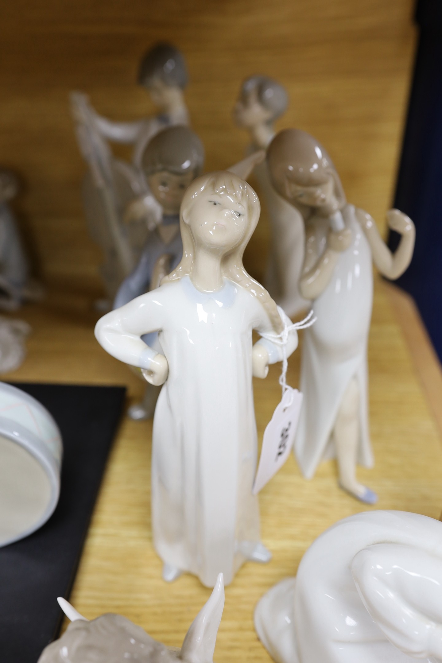 A Lladro collection: seven figures, five further damaged figures and a Lladro reference book - Image 3 of 5