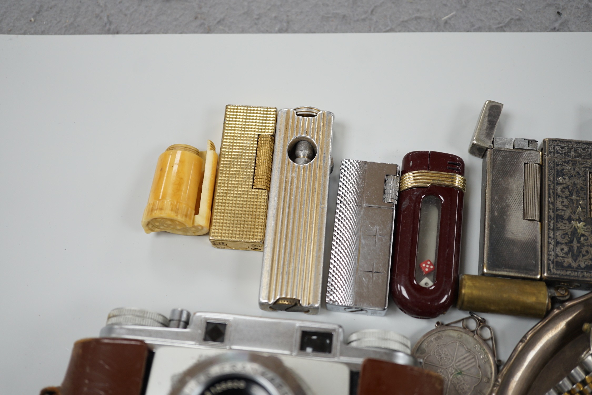 A collection of mixed wristwatches and cigarette lighters and a camera - Image 4 of 6