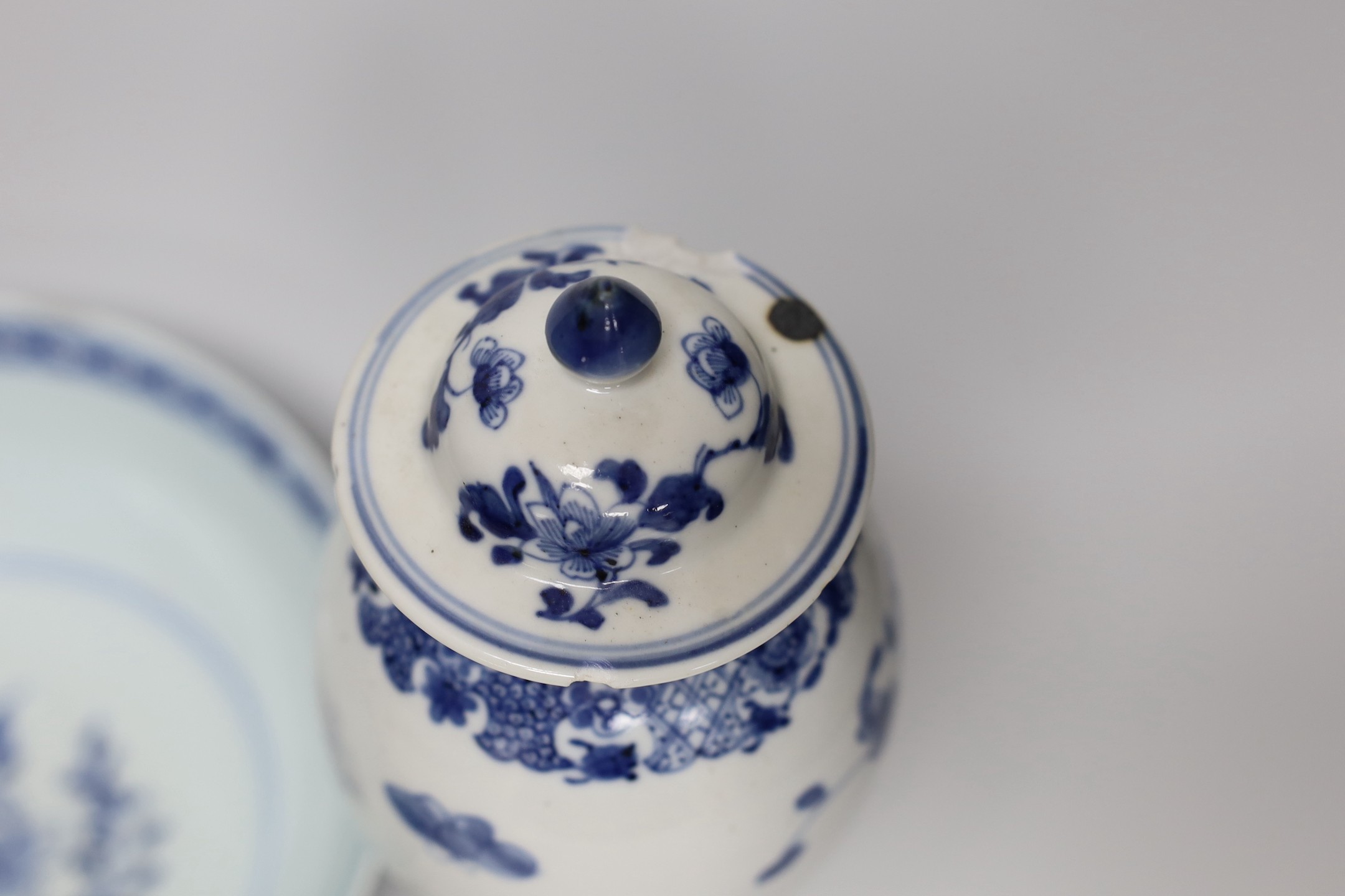 A Chinese blue and white bowl and a similar vase, both Qianlong period, vase 28cm tall - Image 4 of 5