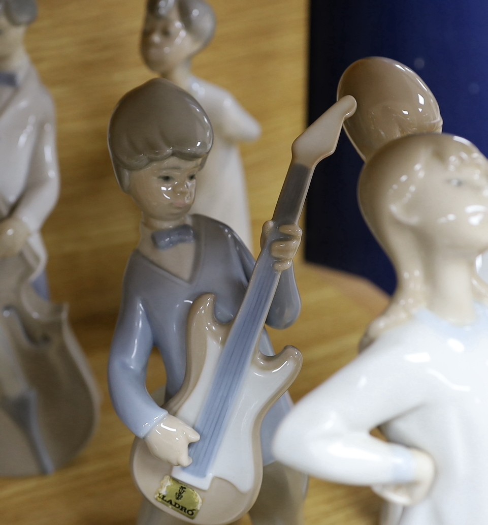A Lladro collection: seven figures, five further damaged figures and a Lladro reference book - Image 4 of 5