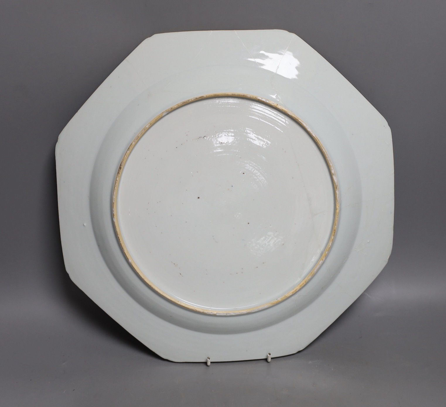 An 18th century Chinese export blue and white dish, Fitzhugh border, together with a contemporary - Image 3 of 6