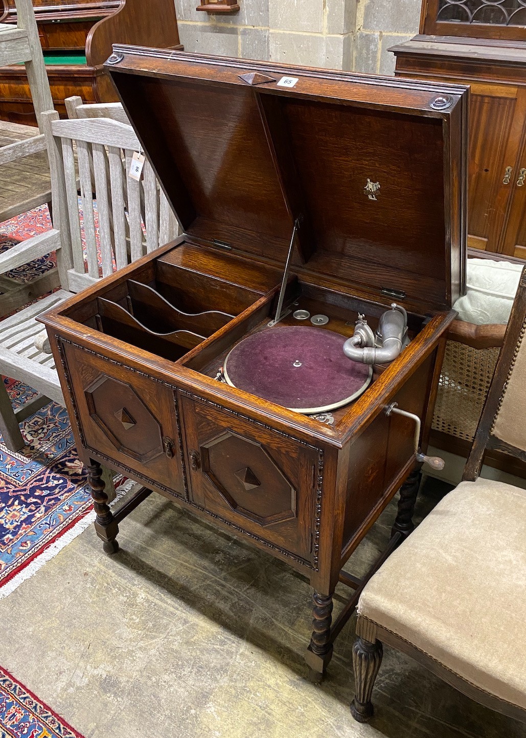 An early 20th century Apollo oak cased cabinet gramophone, width 74cm, depth 50cm, height 84cm