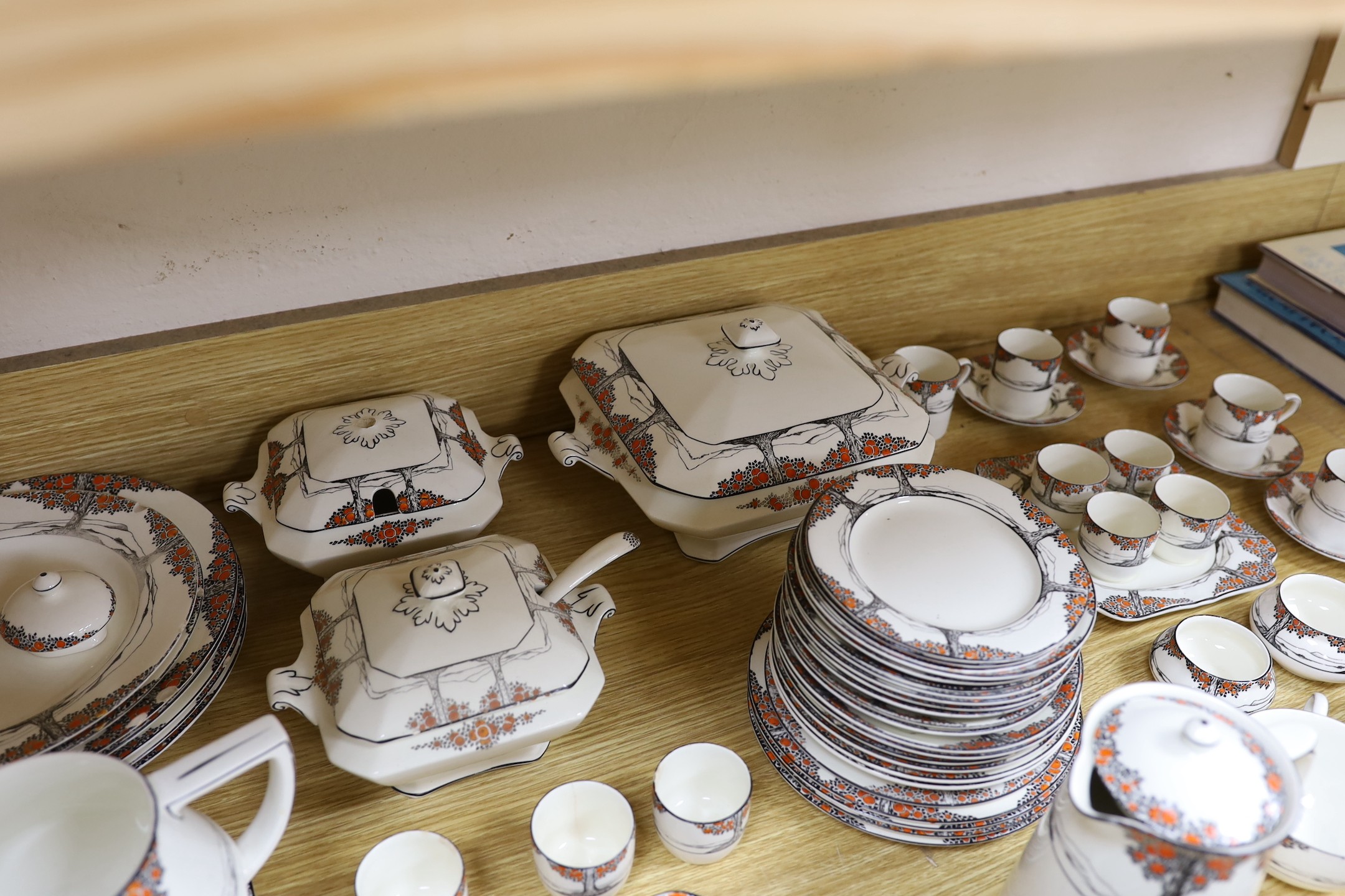 A large quantity of Crown Ducal Orange Tree pattern tea, coffee and dinner wares - Image 5 of 6