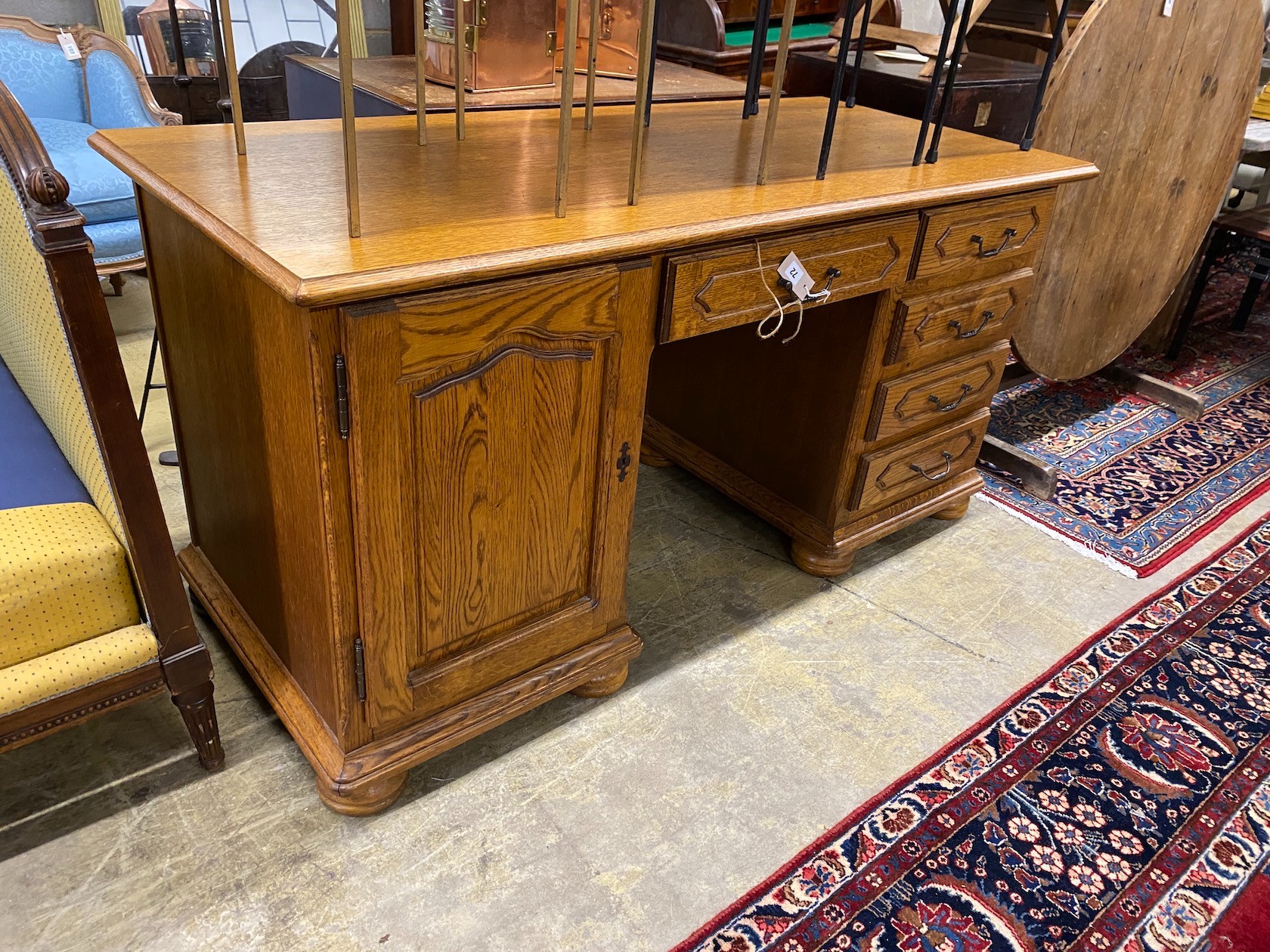 A reproduction French style oak kneehole desk, length 166cm, depth 69cm, height 79cm - Image 2 of 2