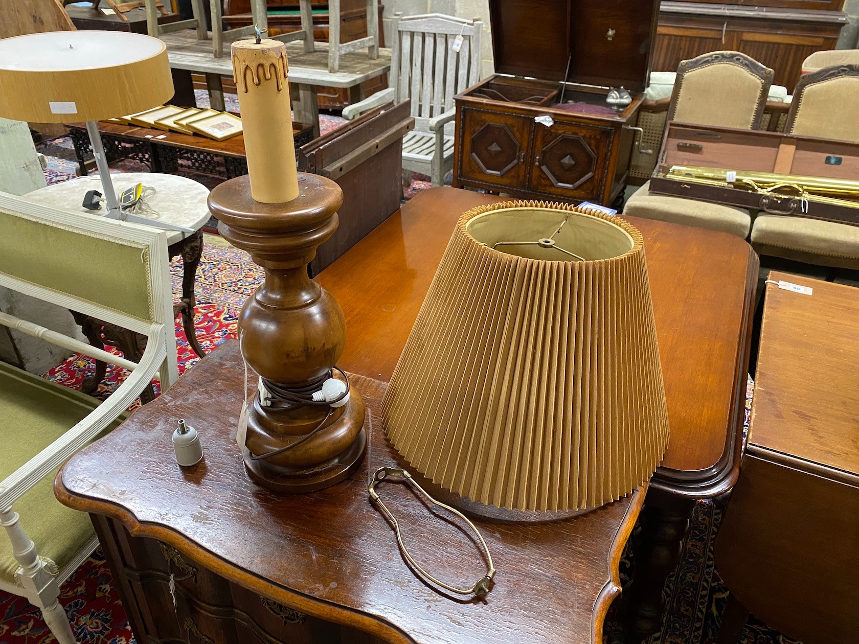 A contemporary turned wood table lamp, height excluding shade 61cm - Image 2 of 2