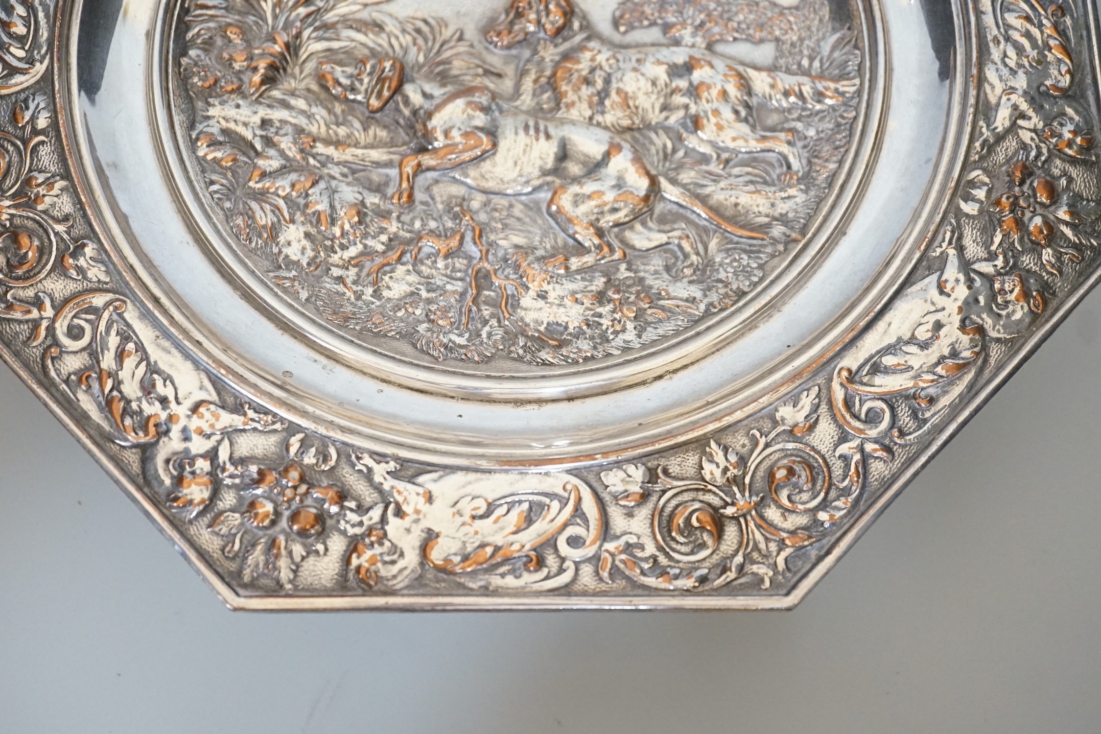 An early 20th century Elkington type silver plated tazza embossed with hunting dogs, 29cm - Image 4 of 6