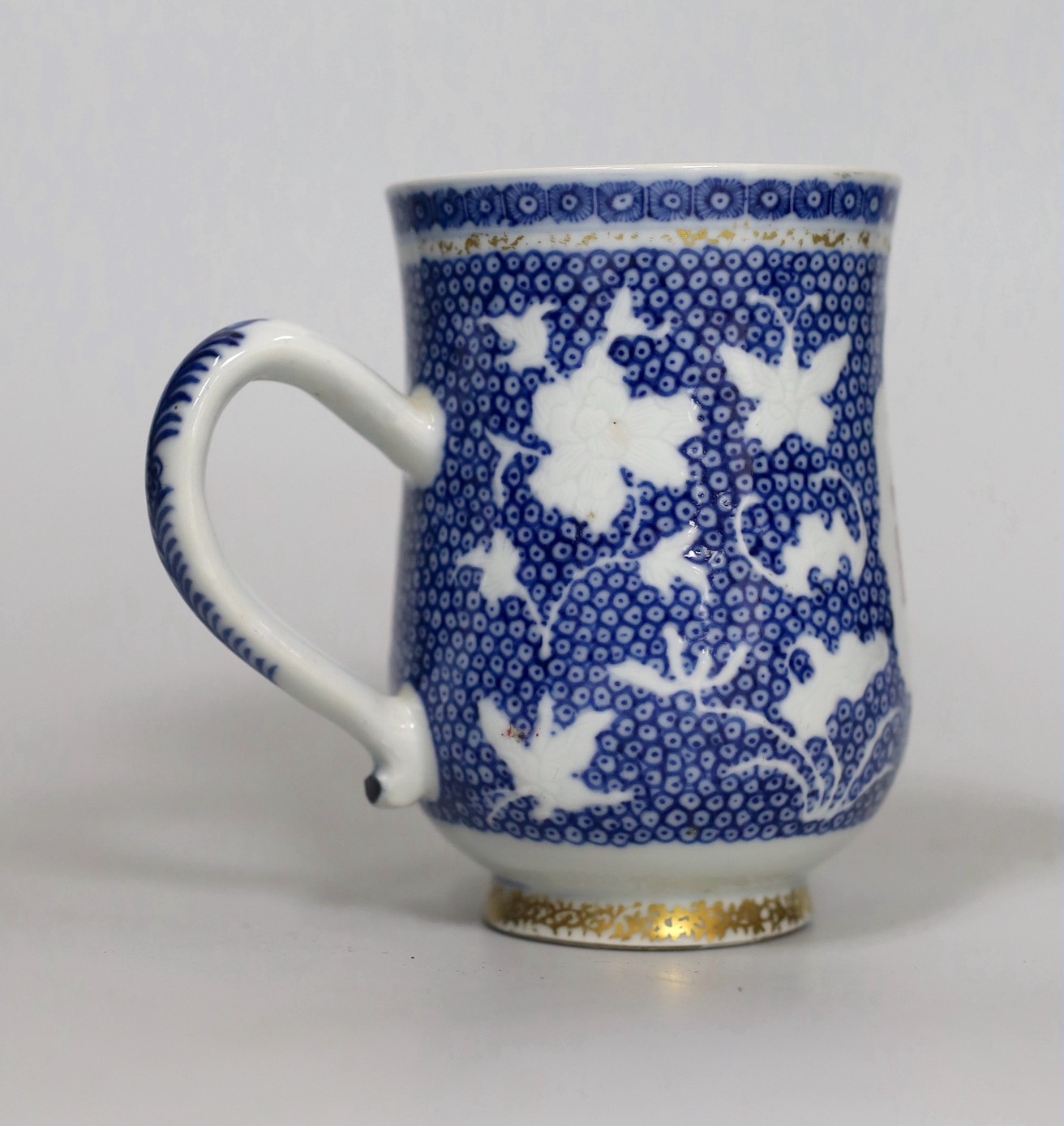 An 18th century Chinese export famille rose mug, 11.5cm - Image 2 of 5