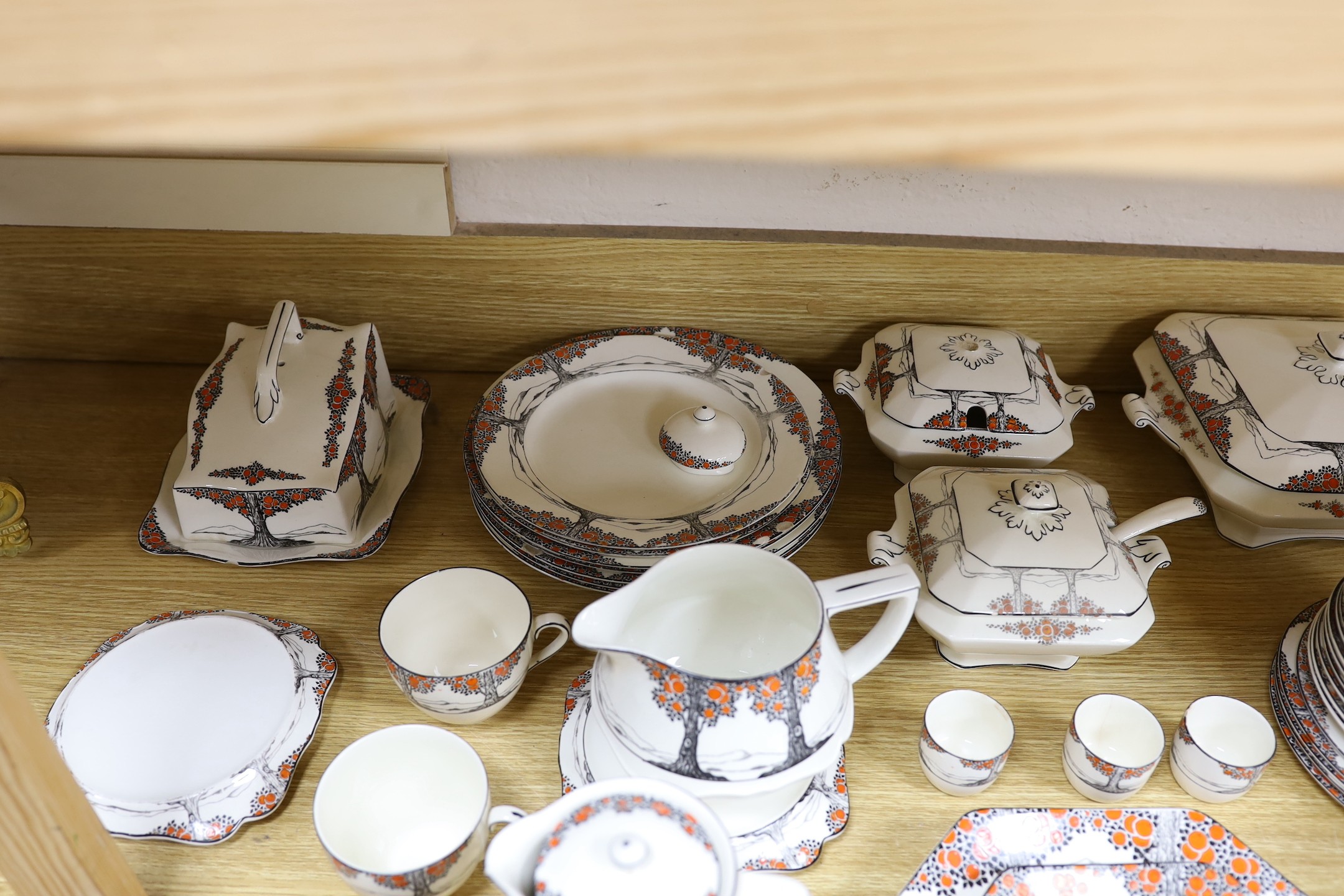 A large quantity of Crown Ducal Orange Tree pattern tea, coffee and dinner wares - Image 4 of 6