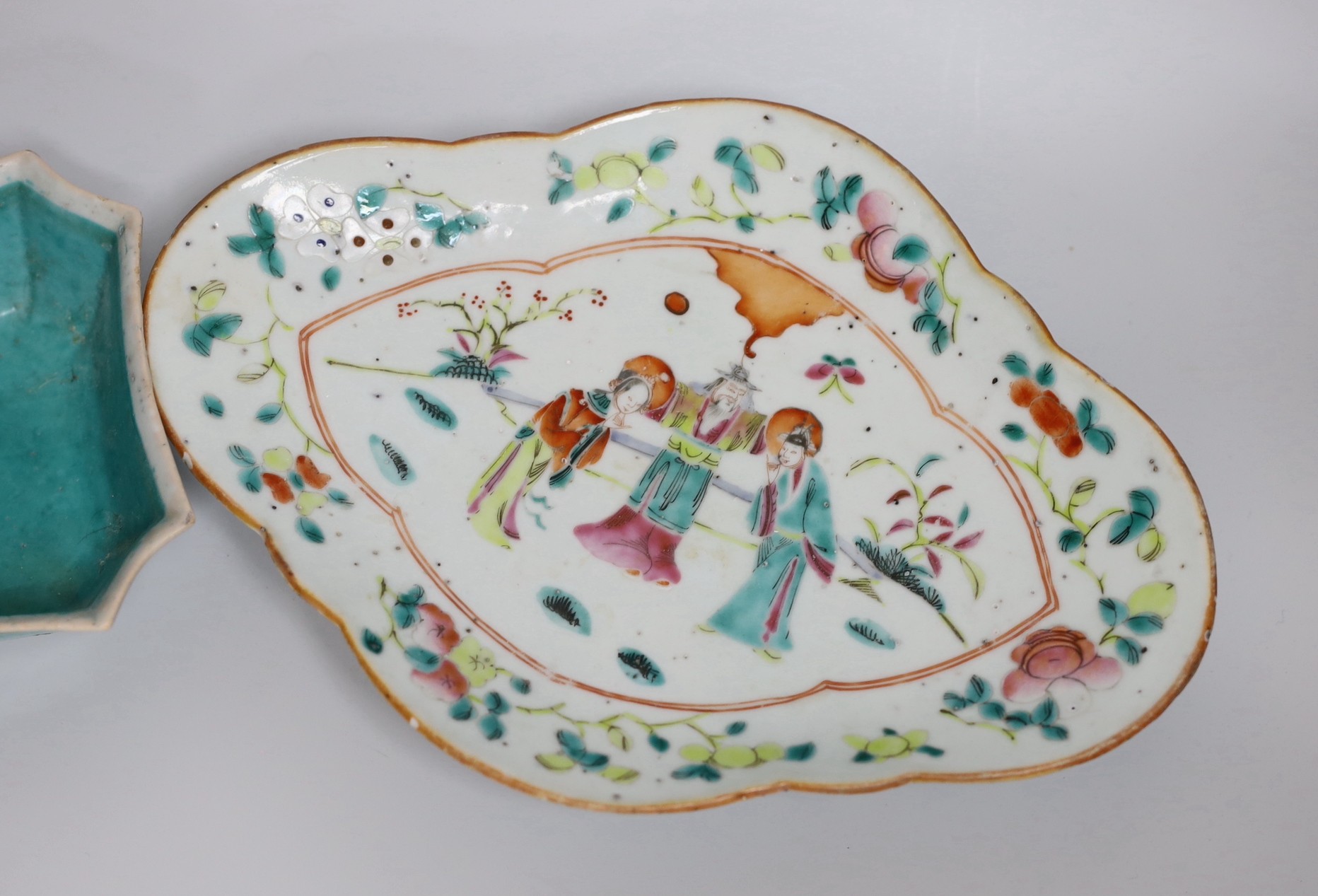 Two Chinese famille rose dishes, late 19th/early 20th century, 27cm long - Image 3 of 4