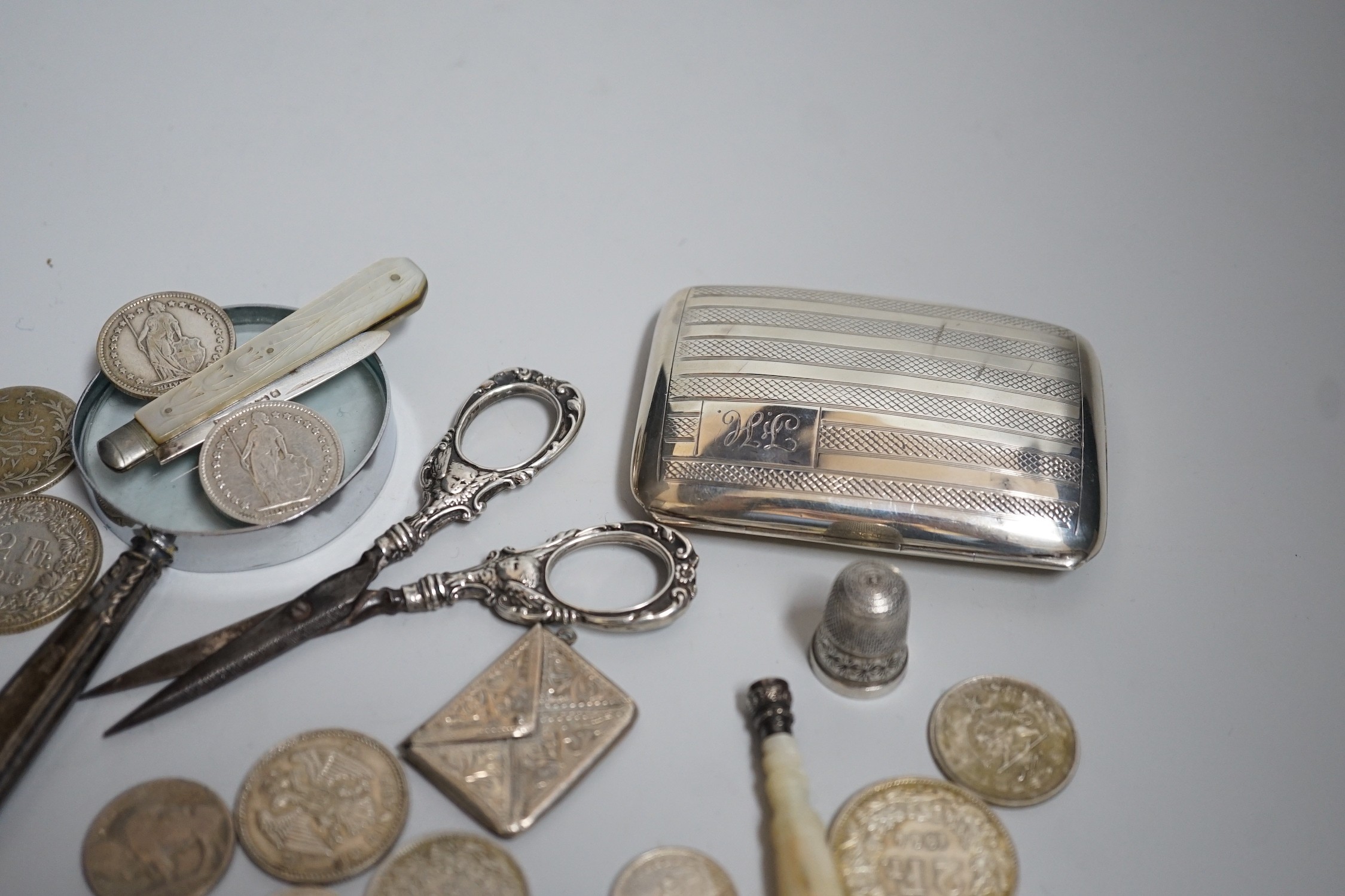 Miscellaneous small silver and white metal items including thimbles, a cigarette case, envelope - Image 3 of 5