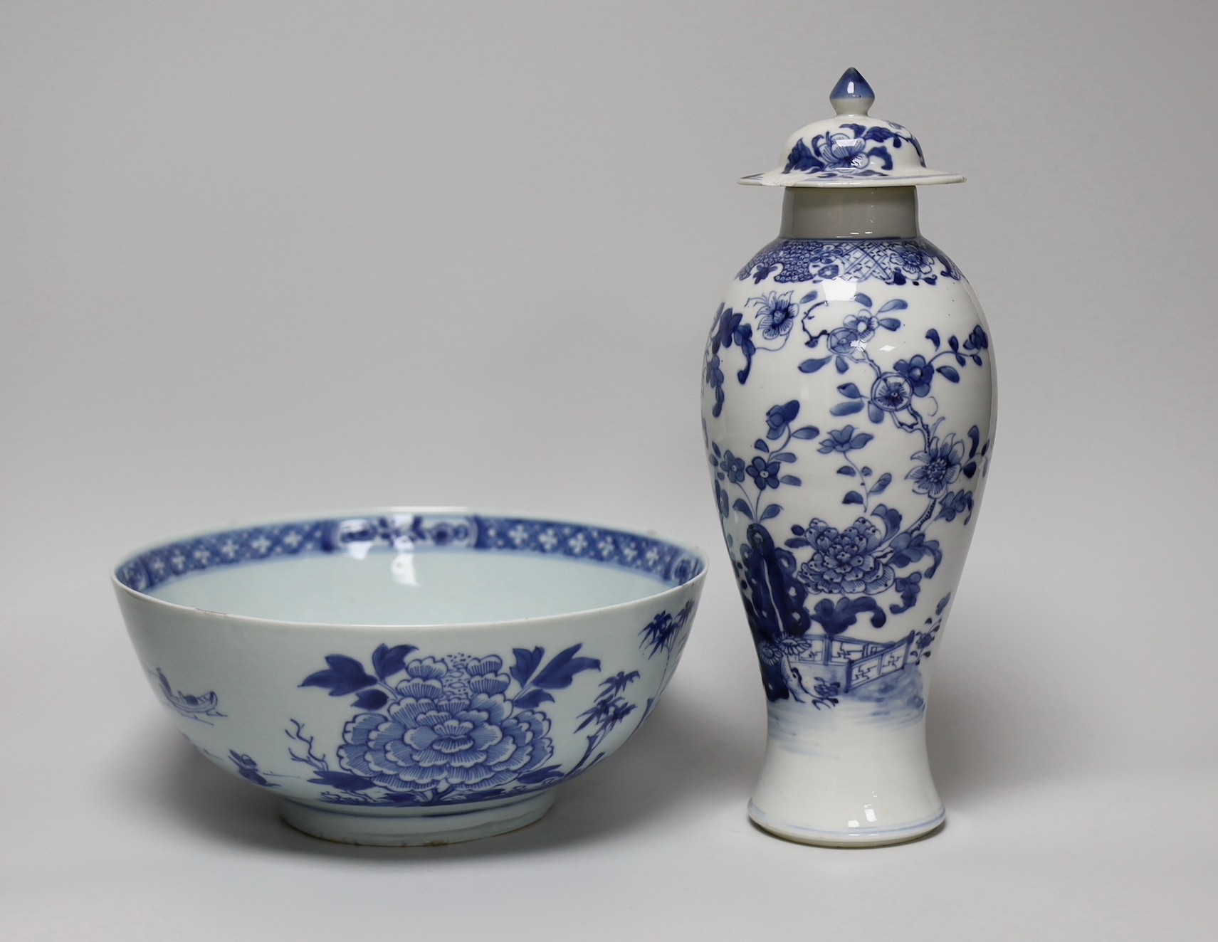 A Chinese blue and white bowl and a similar vase, both Qianlong period, vase 28cm tall