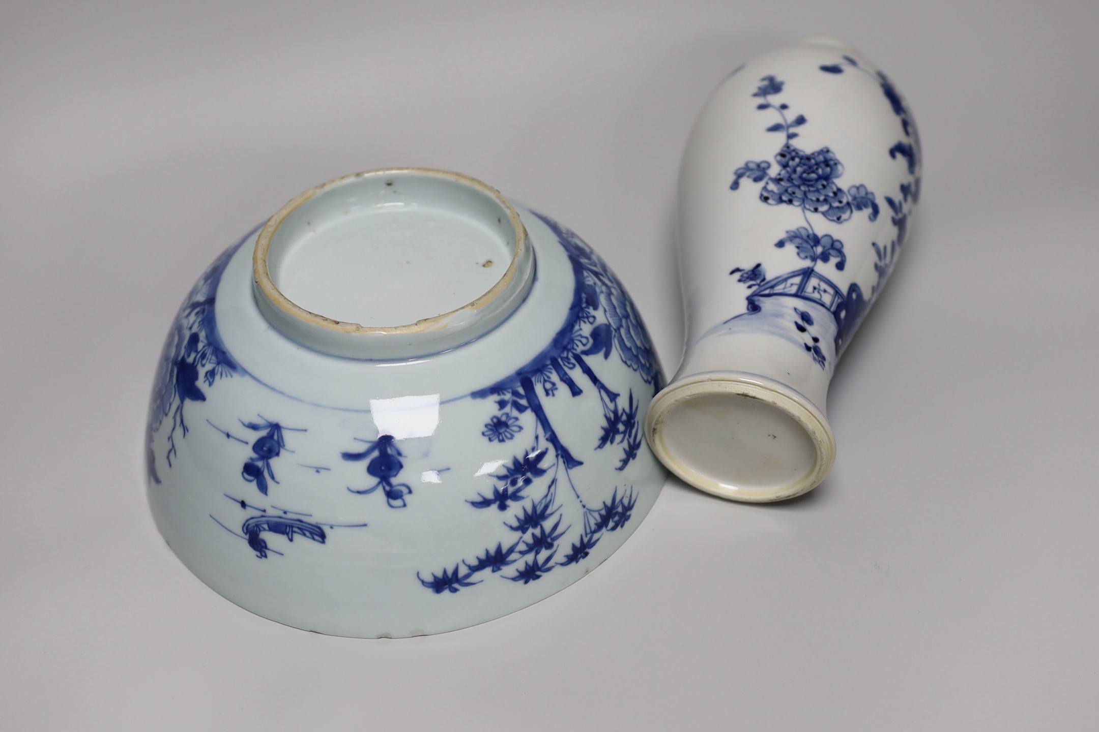 A Chinese blue and white bowl and a similar vase, both Qianlong period, vase 28cm tall - Image 5 of 5