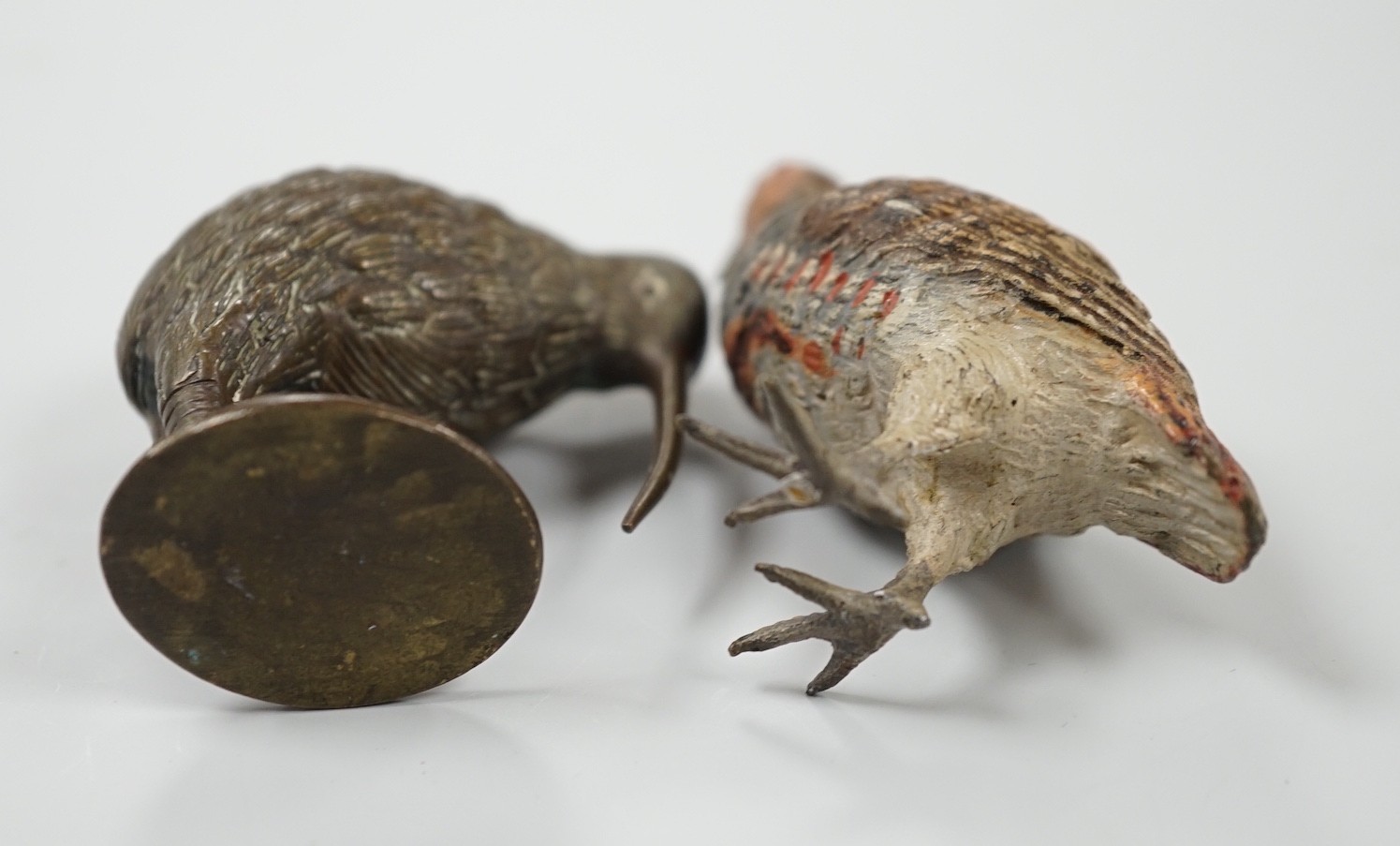 A cold painted bronze model of a ptarmigan and a bronze model of a kiwi. Tallest 5.5cm - Image 3 of 3