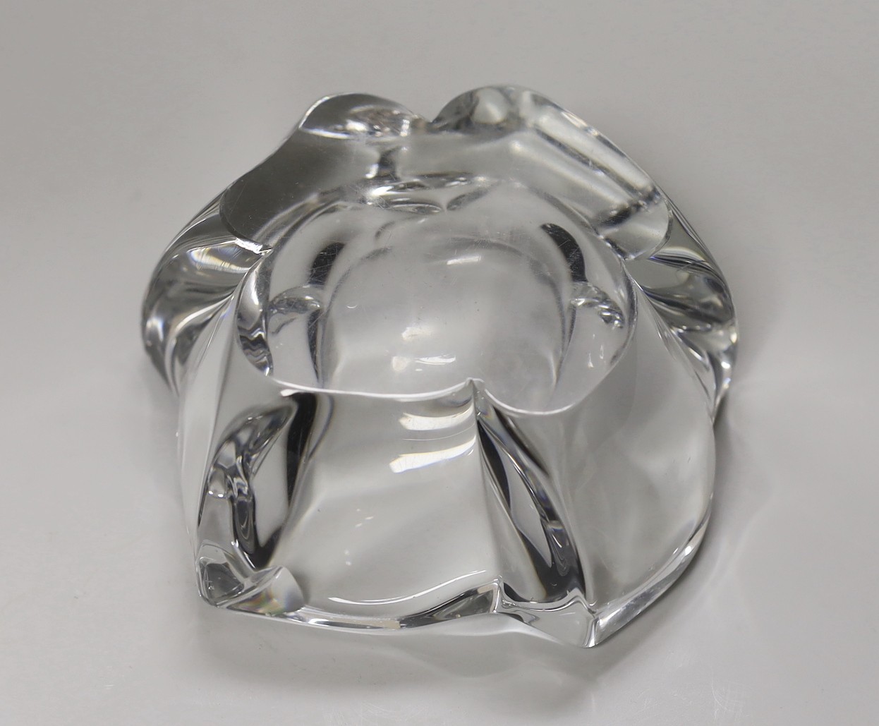 A Daum glass ashtray- signed. 6.5cm high - Image 4 of 4