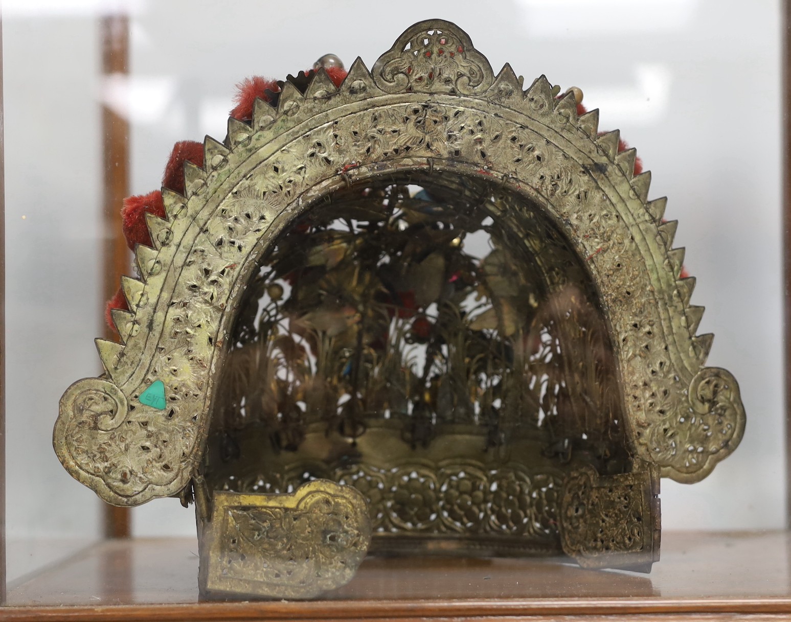 A Chinese gilt metal, kingfisher feather and glass mounted lady’s wedding headdress, late Qing - Image 4 of 4