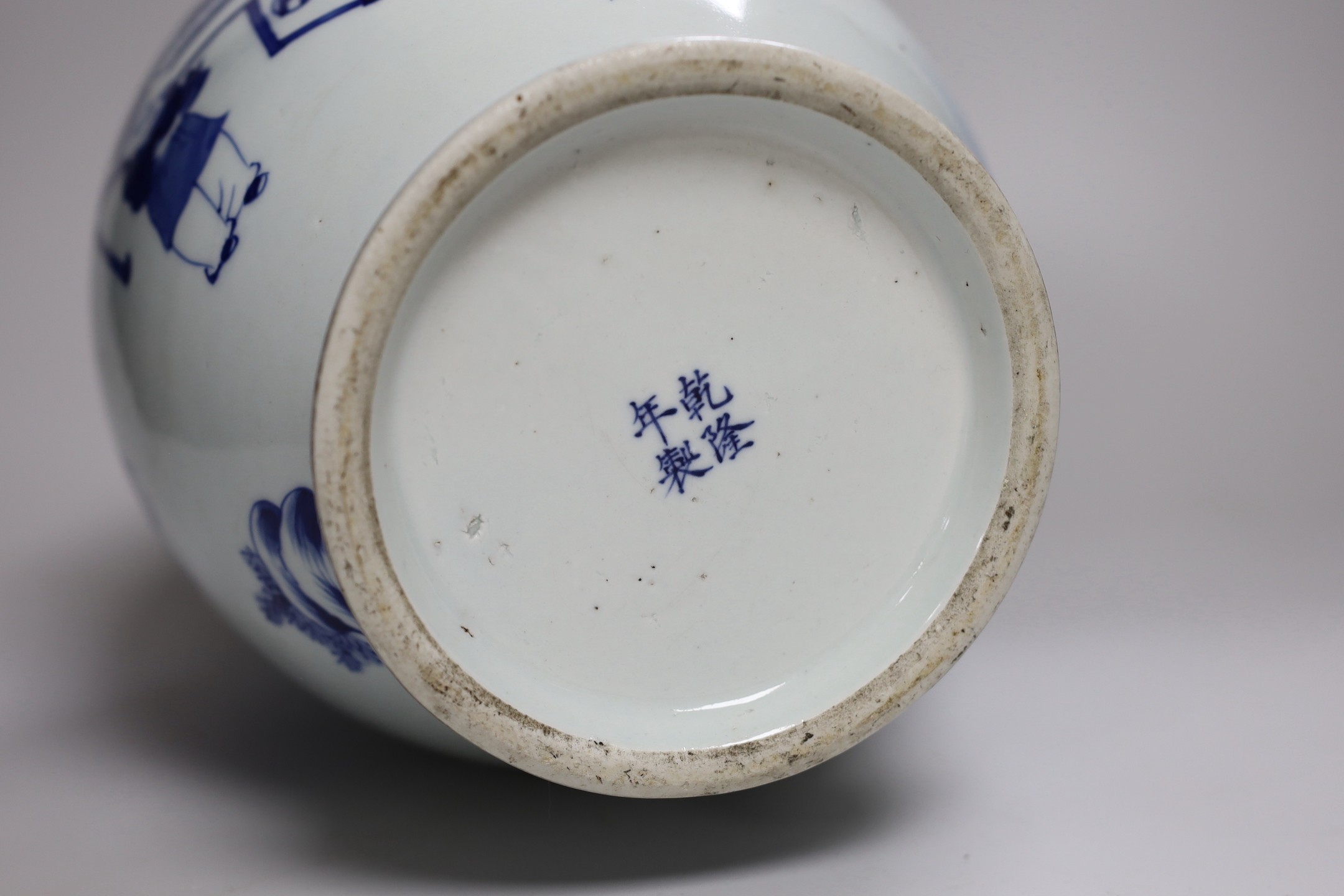 A Chinese blue and white 'scholar's' vase, early 20th century. 37cm high - Image 5 of 5