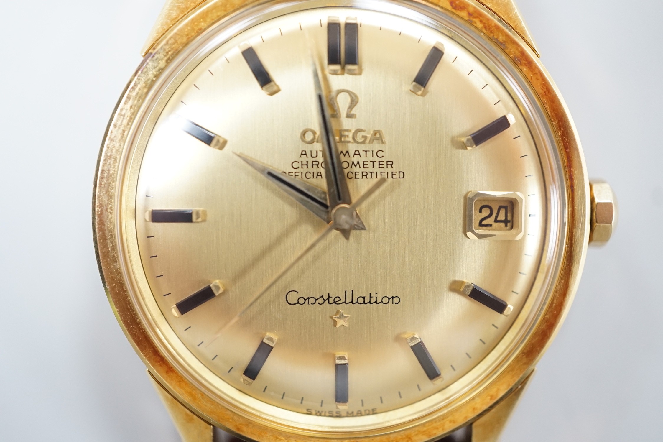 A gentleman's 750 yellow metal Omega Constellation Chronometre Automatic wrist watch, with date - Image 2 of 4