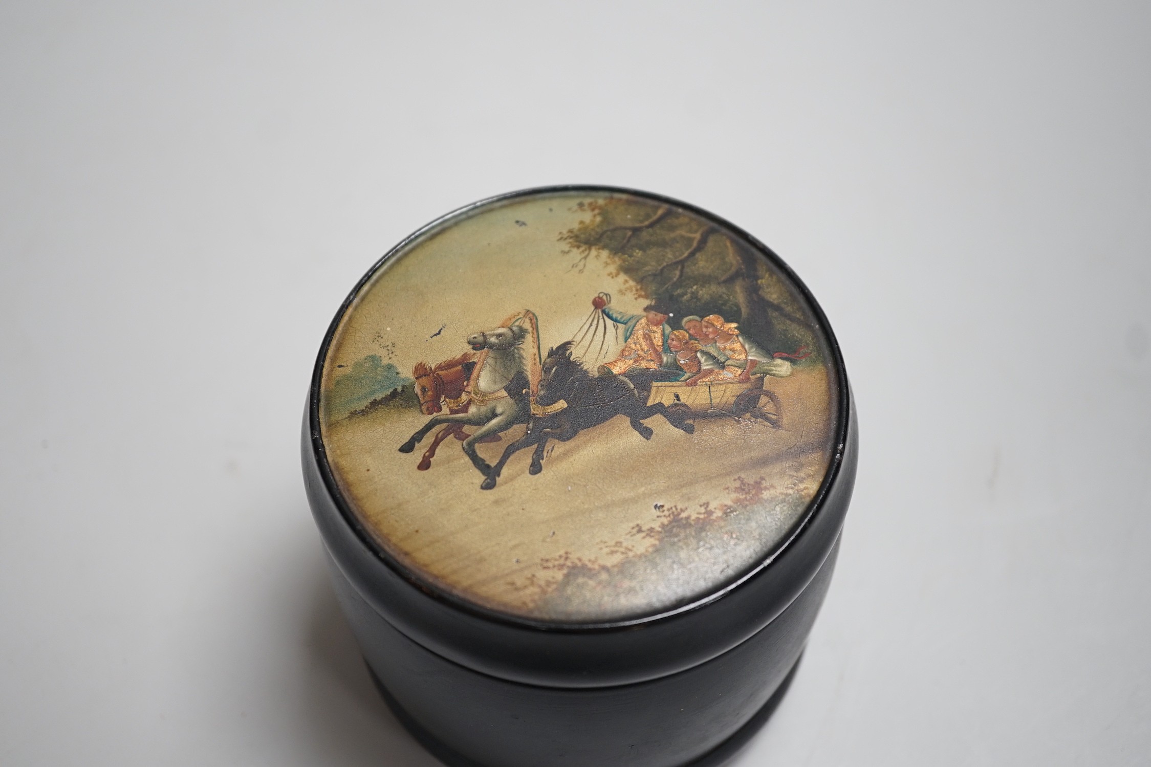 An early 20th century Russian lacquer tobacco box, the cover painted with a winter scene with - Image 2 of 4