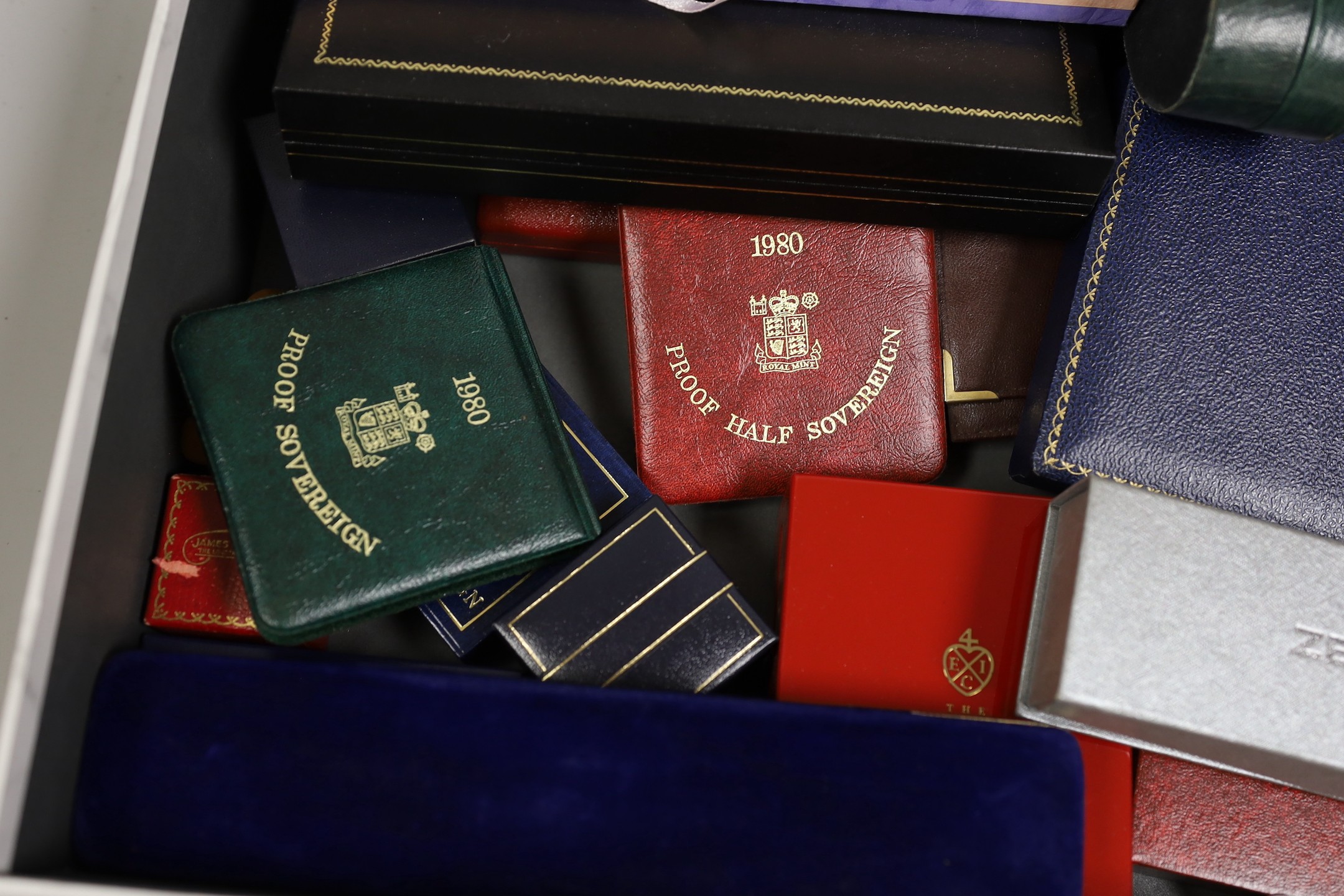 A group of assorted jewellery boxes. - Image 3 of 3