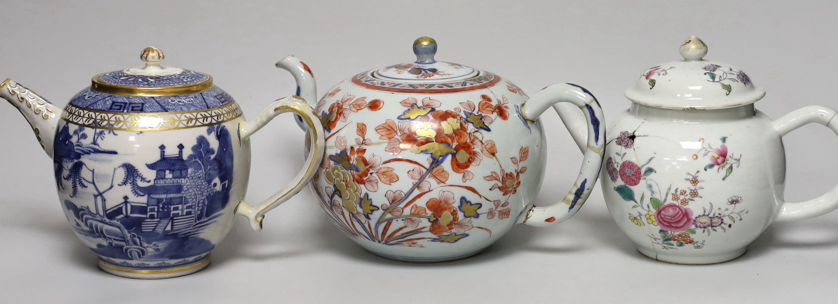 Four 18th century Chinese Export porcelain teapots. Tallest 15cm - Image 4 of 7