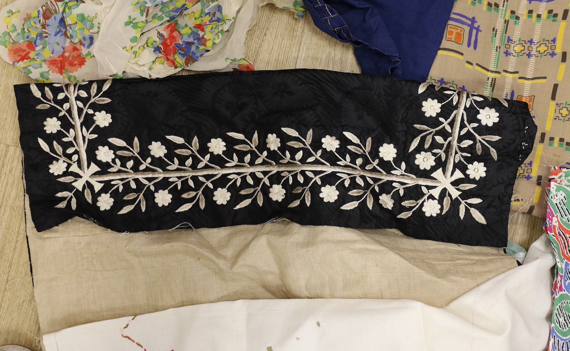 Various lengths of 1940's and later crepe, a large beaded edged cover and other fabrics, etc. - Image 5 of 6
