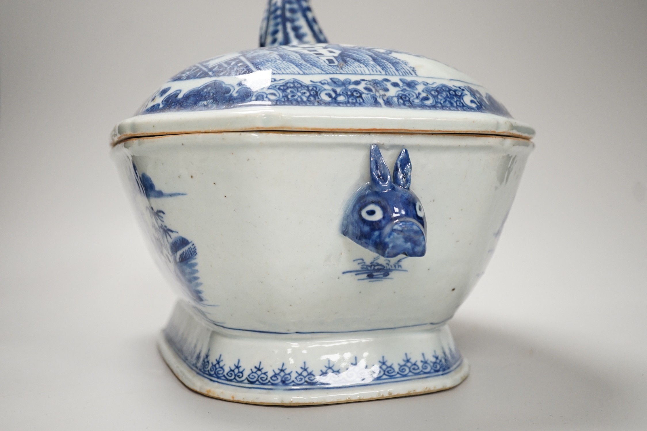 An 18th century Chinese export blue and white porcelain tureen and cover, 24cm high, 30cm wide. - Image 3 of 6