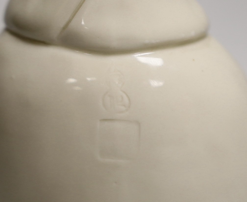 A signed Chinese Dehua blanc de Chine figure of Guanyin. 25cm high - Image 3 of 4