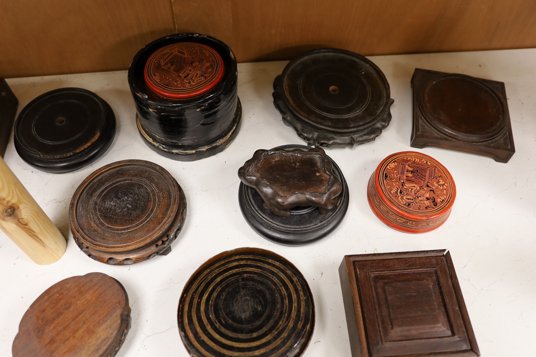 A group of Chinese and Oriental wood stands and a box - Image 4 of 6