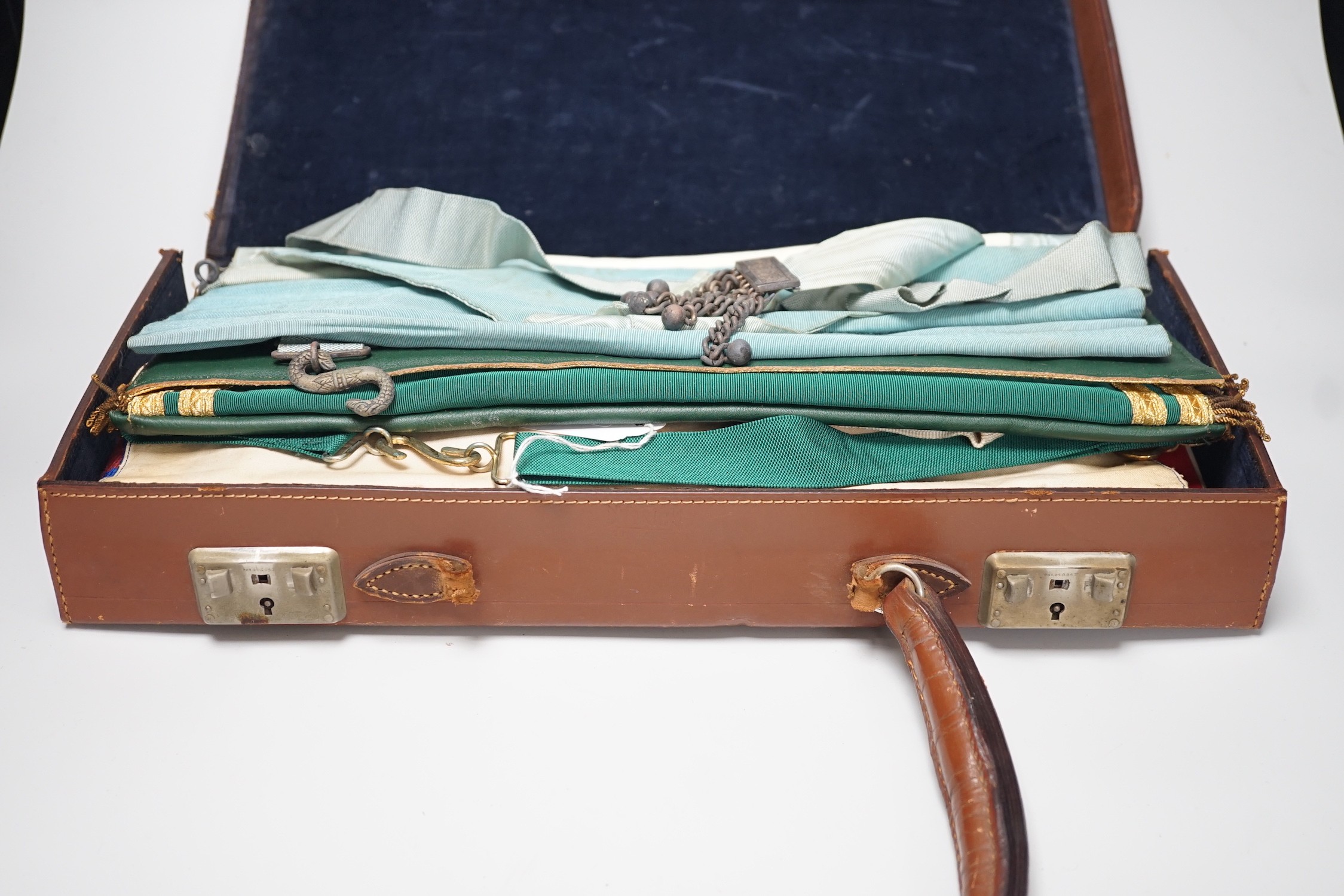 Various Masonic wares in a leather case - Image 2 of 6