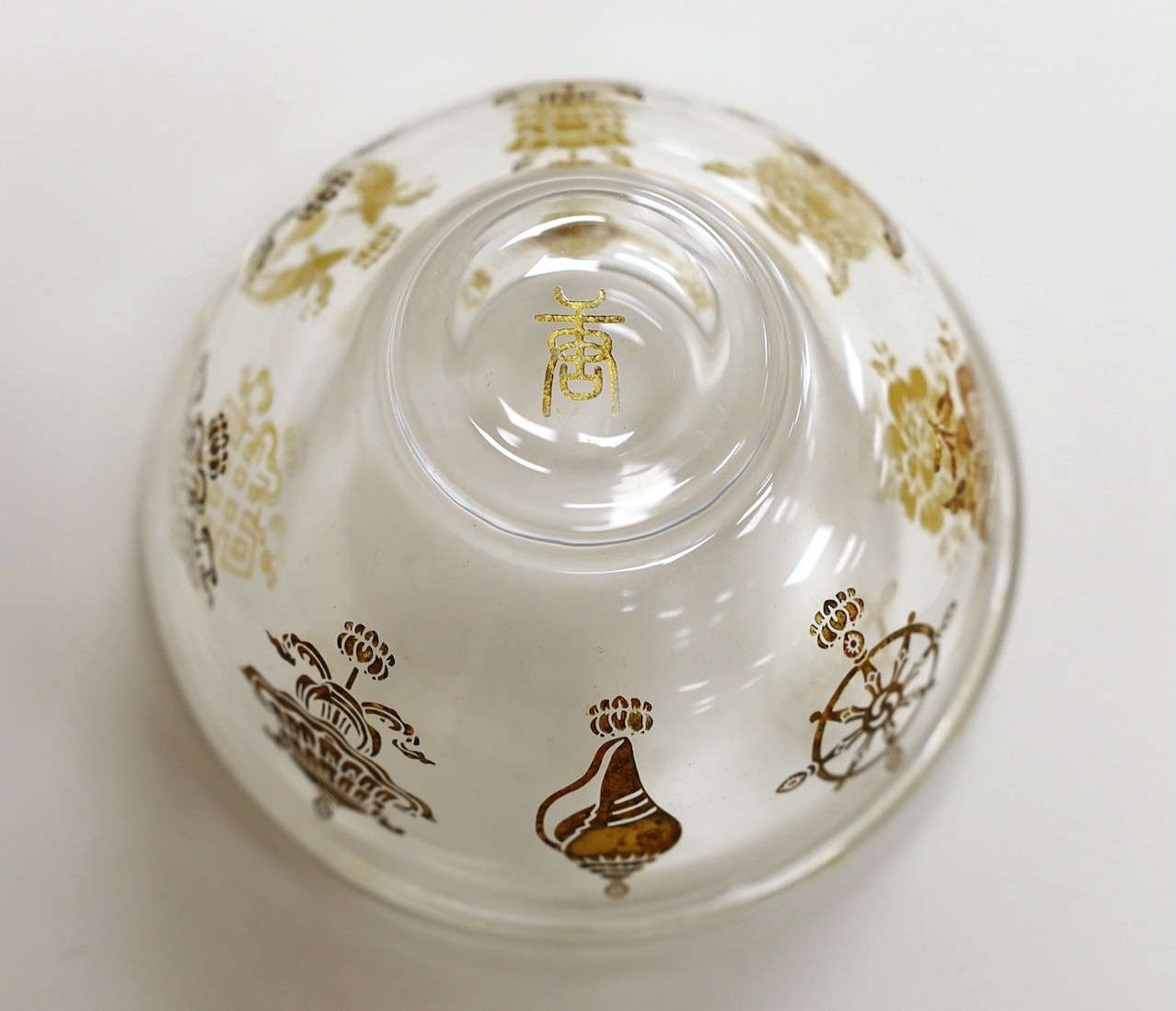 A Tibetan glass gilt decorated 'eight Buddhist emblems' bowl, 9cms diameter - Image 4 of 4