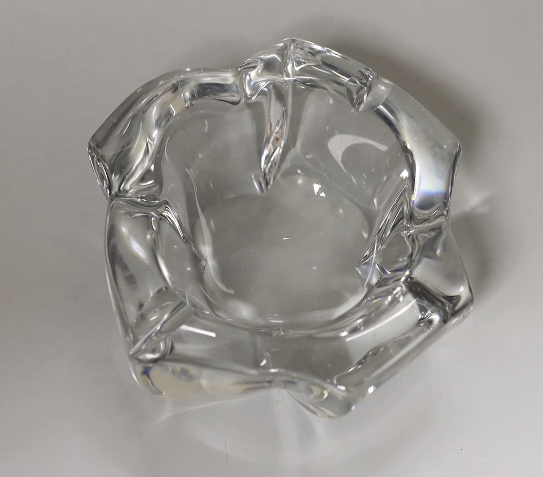 A Daum glass ashtray- signed. 6.5cm high - Image 3 of 4