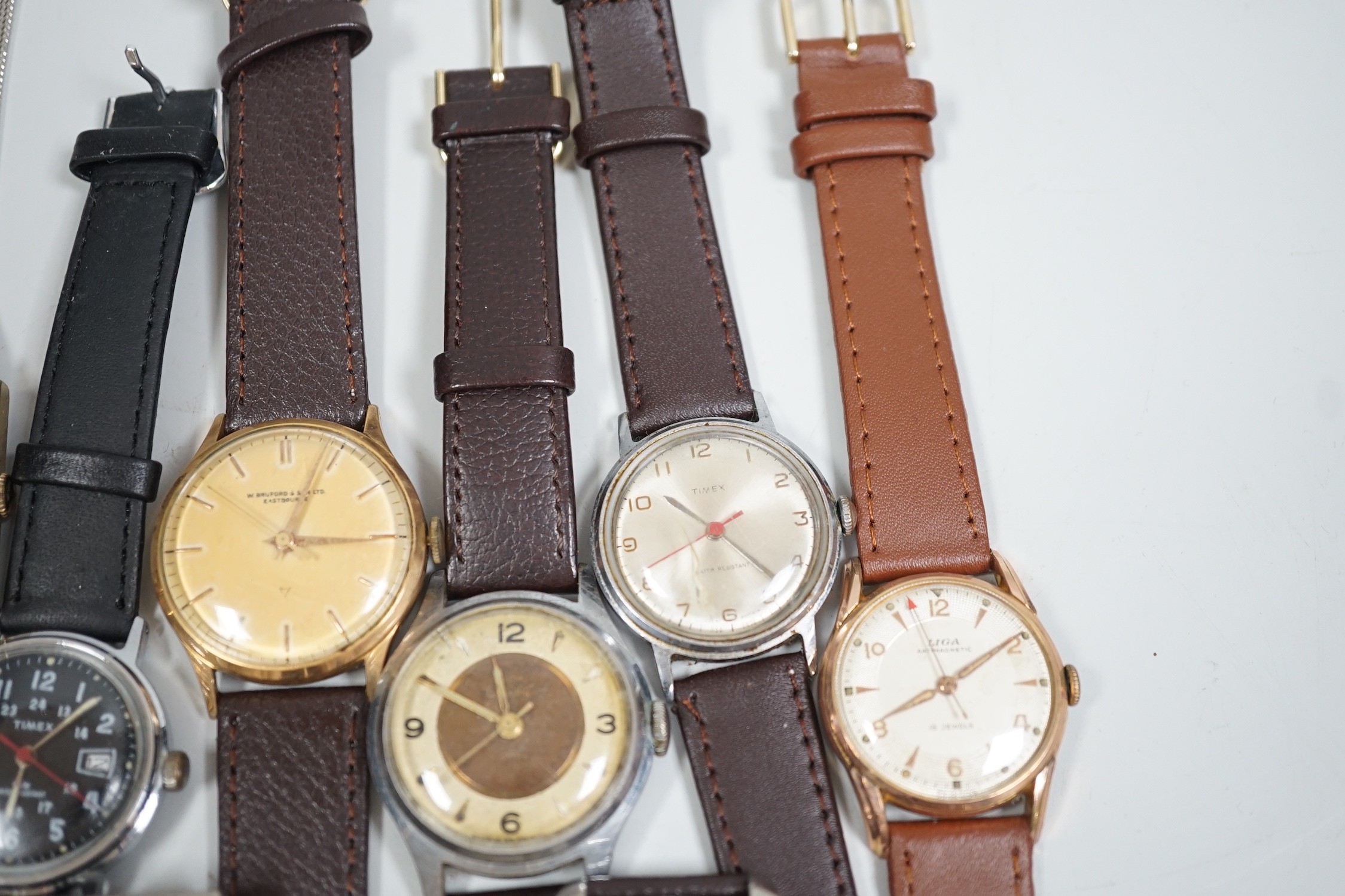 A collection of twelve assorted mainly gentleman's wrist watches, including Cyma, Sekonda and - Image 5 of 7