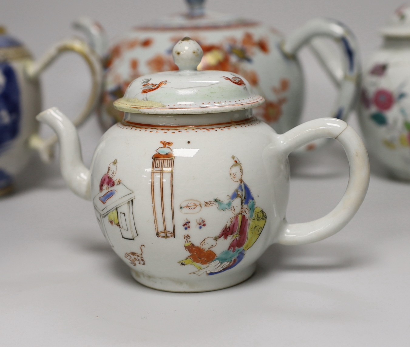 Four 18th century Chinese Export porcelain teapots. Tallest 15cm - Image 5 of 7