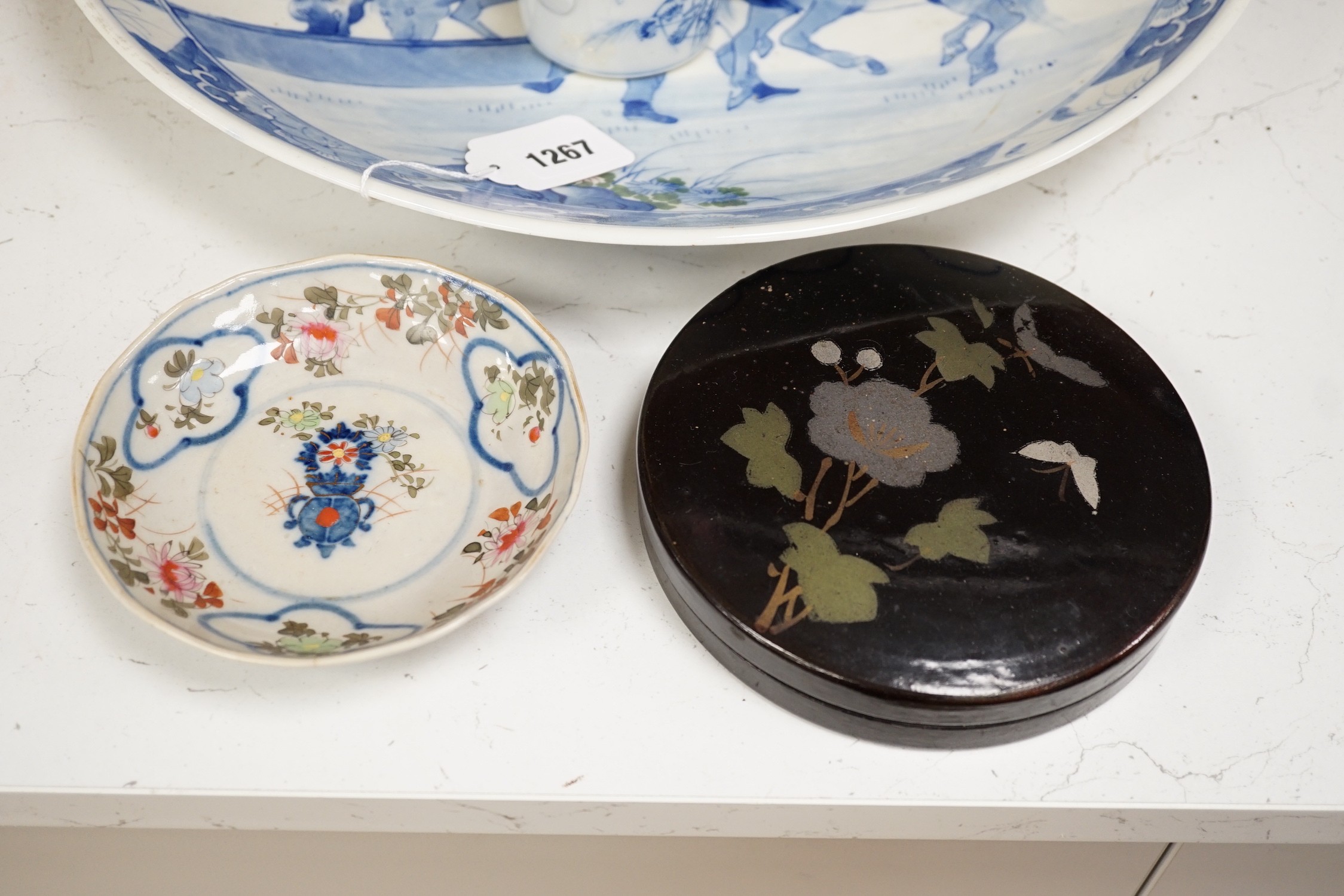 Japanese export wares, including a charger and a lacquer cased hors d’oeuvres set (5), charger 45cms - Image 2 of 8