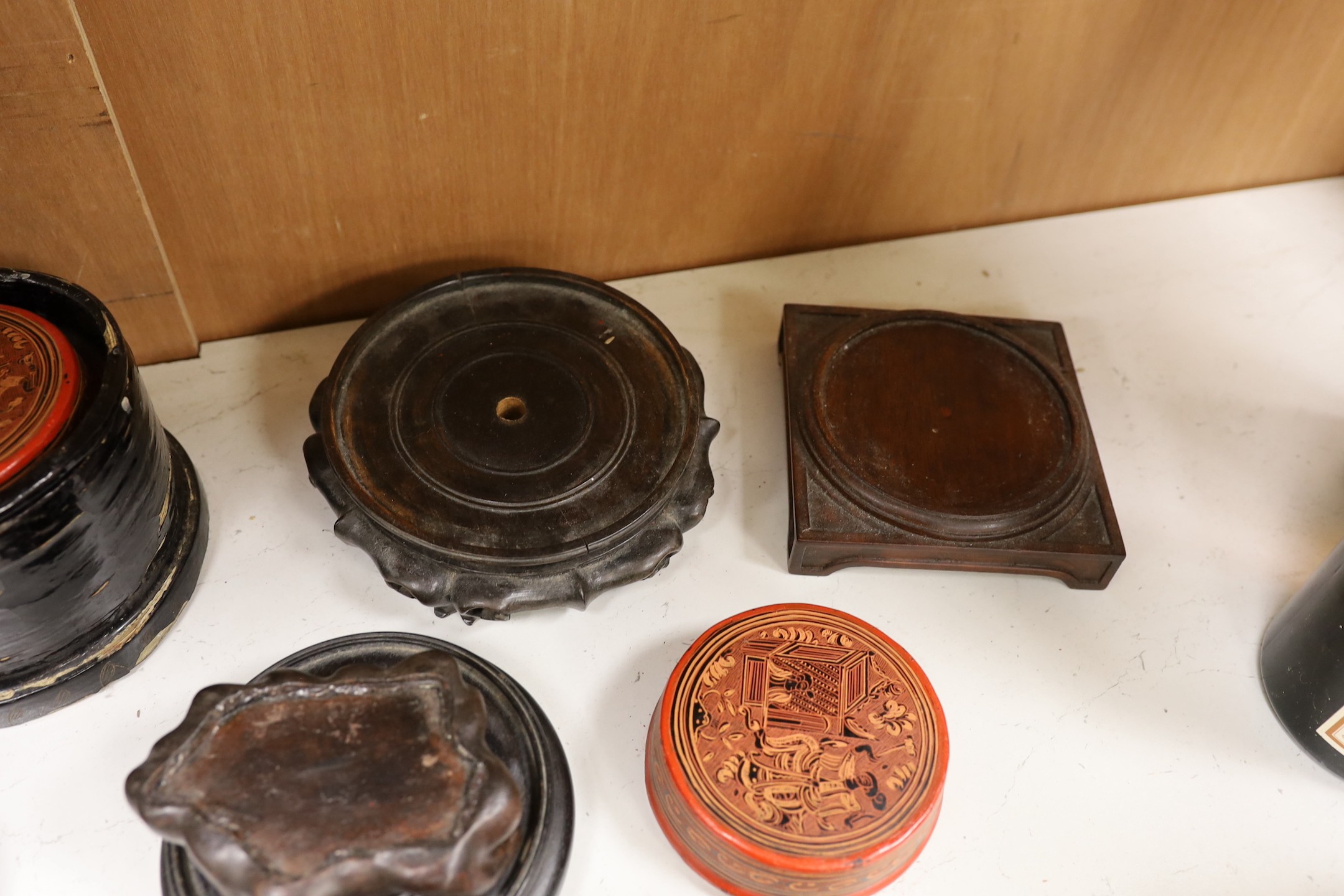 A group of Chinese and Oriental wood stands and a box - Image 6 of 6