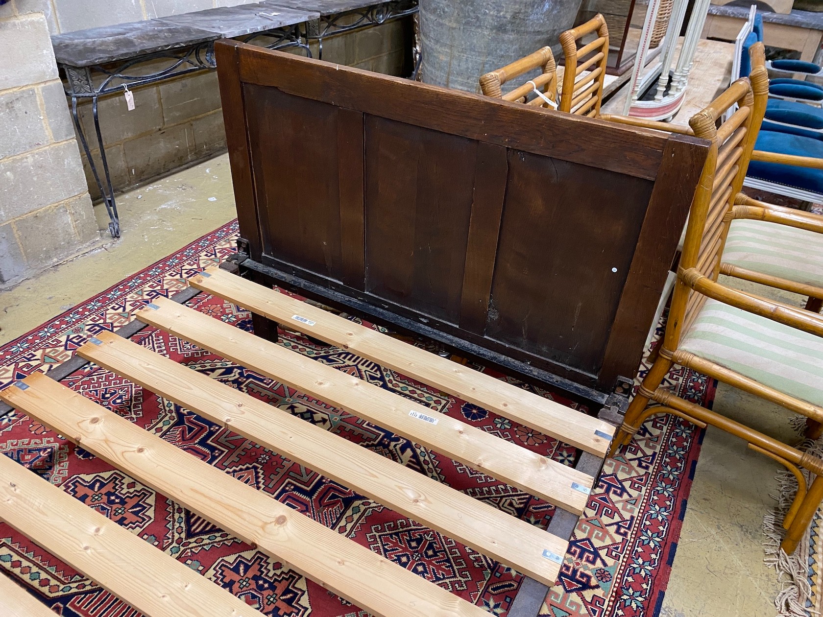 An 18th century style panelled oak bedframe, length 198cm, width 122cm, height 130cm - Image 3 of 3