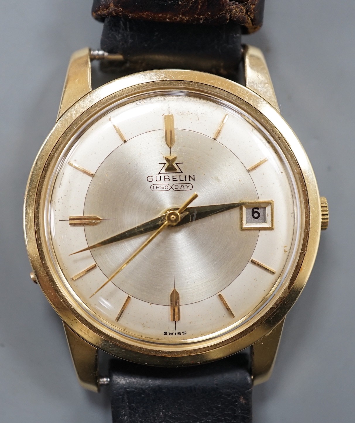 A gentleman's 14ct gold Gubelin Ipso Day automatic wrist watch, with baton numerals and date