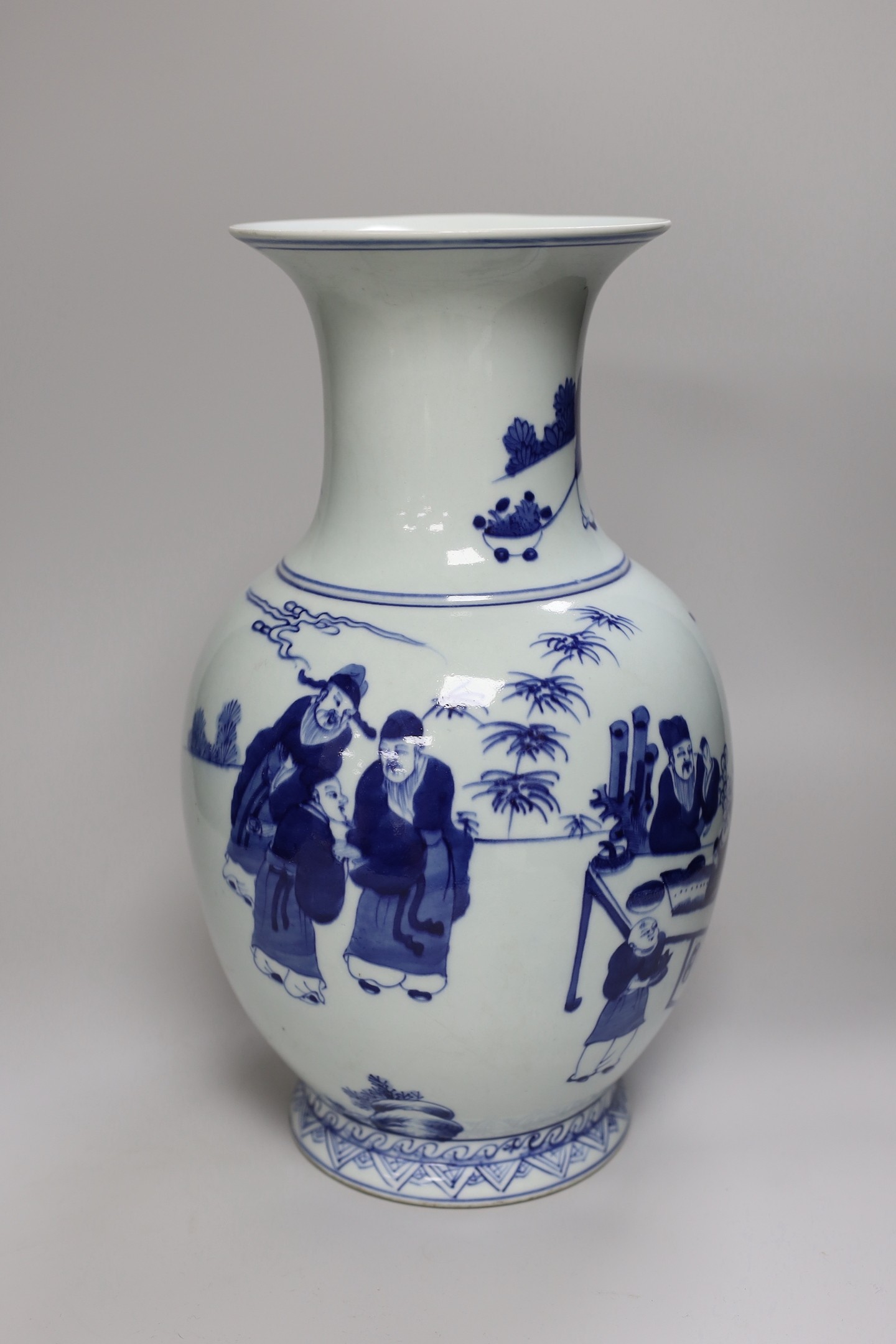 A Chinese blue and white 'scholar's' vase, early 20th century. 37cm high - Image 3 of 5