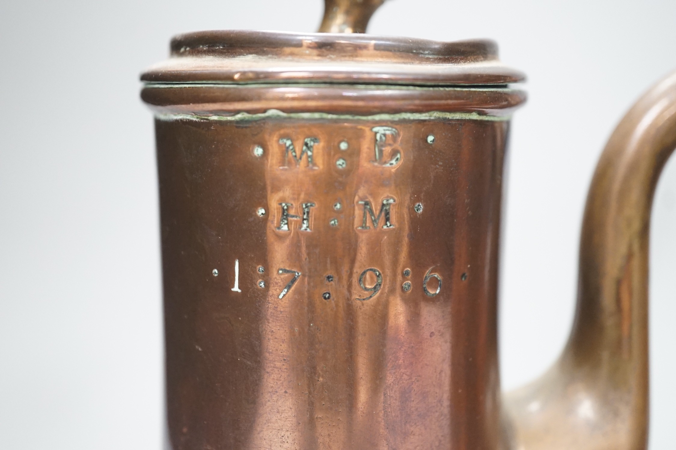 Two 18th century copper tavern coffee pots. Tallest 22.5cm - Image 5 of 5