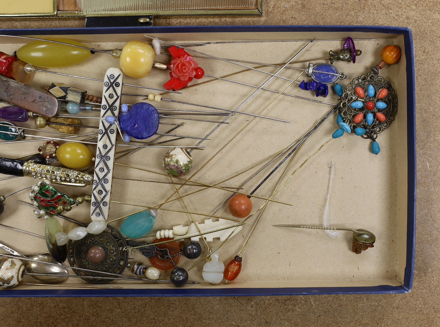 A collection of hat pins and a large enamel compact - Image 3 of 5