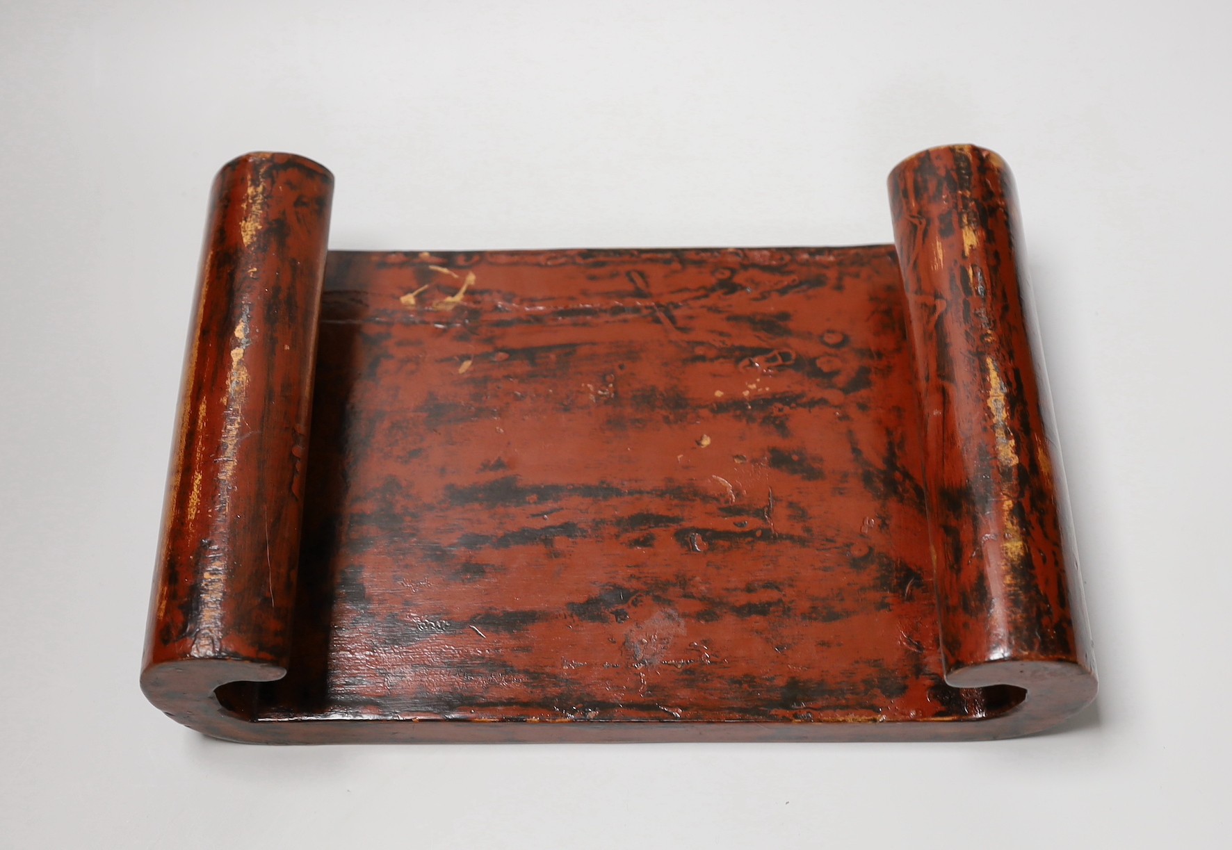 A 19th century Japanese black and red lacquer stand. 32cm wide - Image 3 of 3