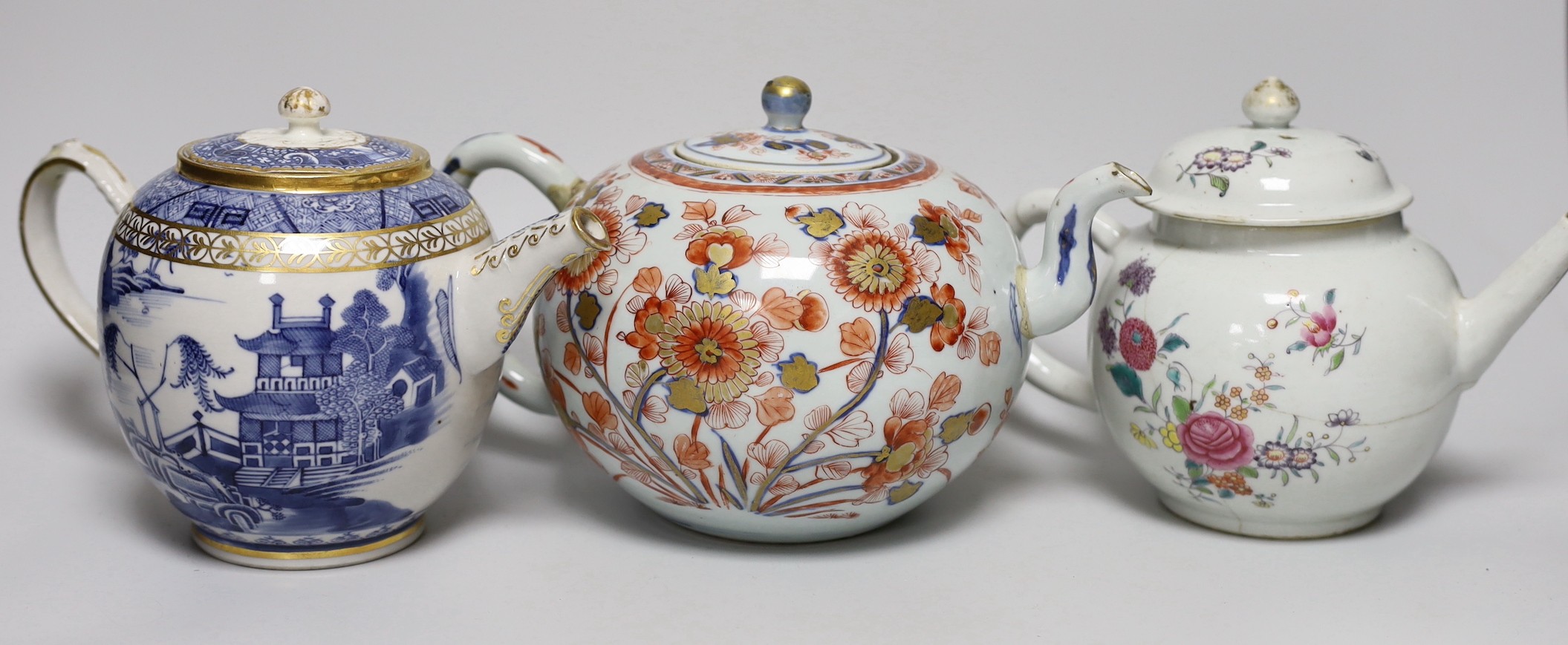 Four 18th century Chinese Export porcelain teapots. Tallest 15cm - Image 3 of 7