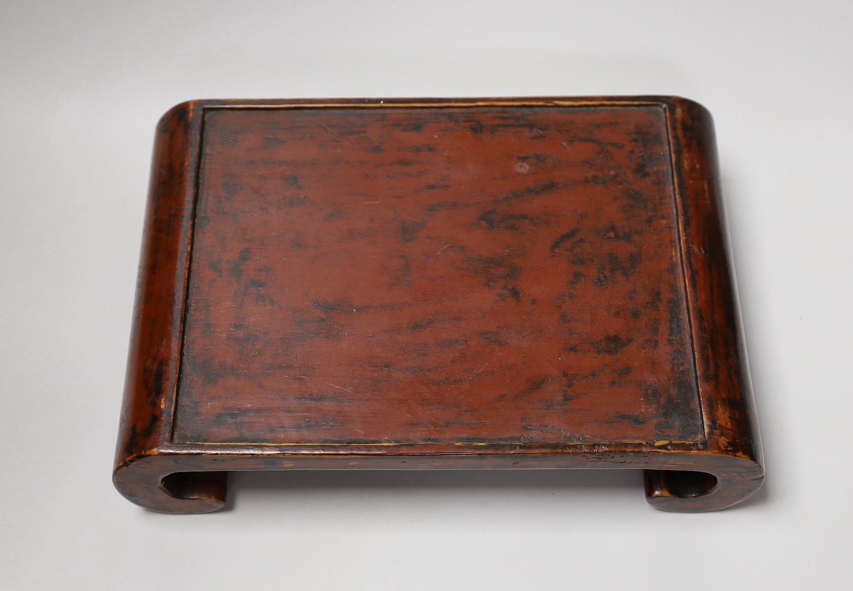 A 19th century Japanese black and red lacquer stand. 32cm wide - Image 2 of 3