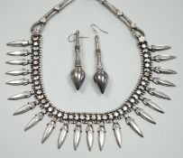 A late 20th century Balinese 925 white metal drop fringe necklace, 43cm, together with a pair of