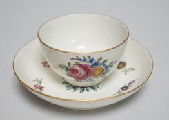 An 18th century Caughley teabowl and saucer, with back to back roses, saucer 12.5cms diameter